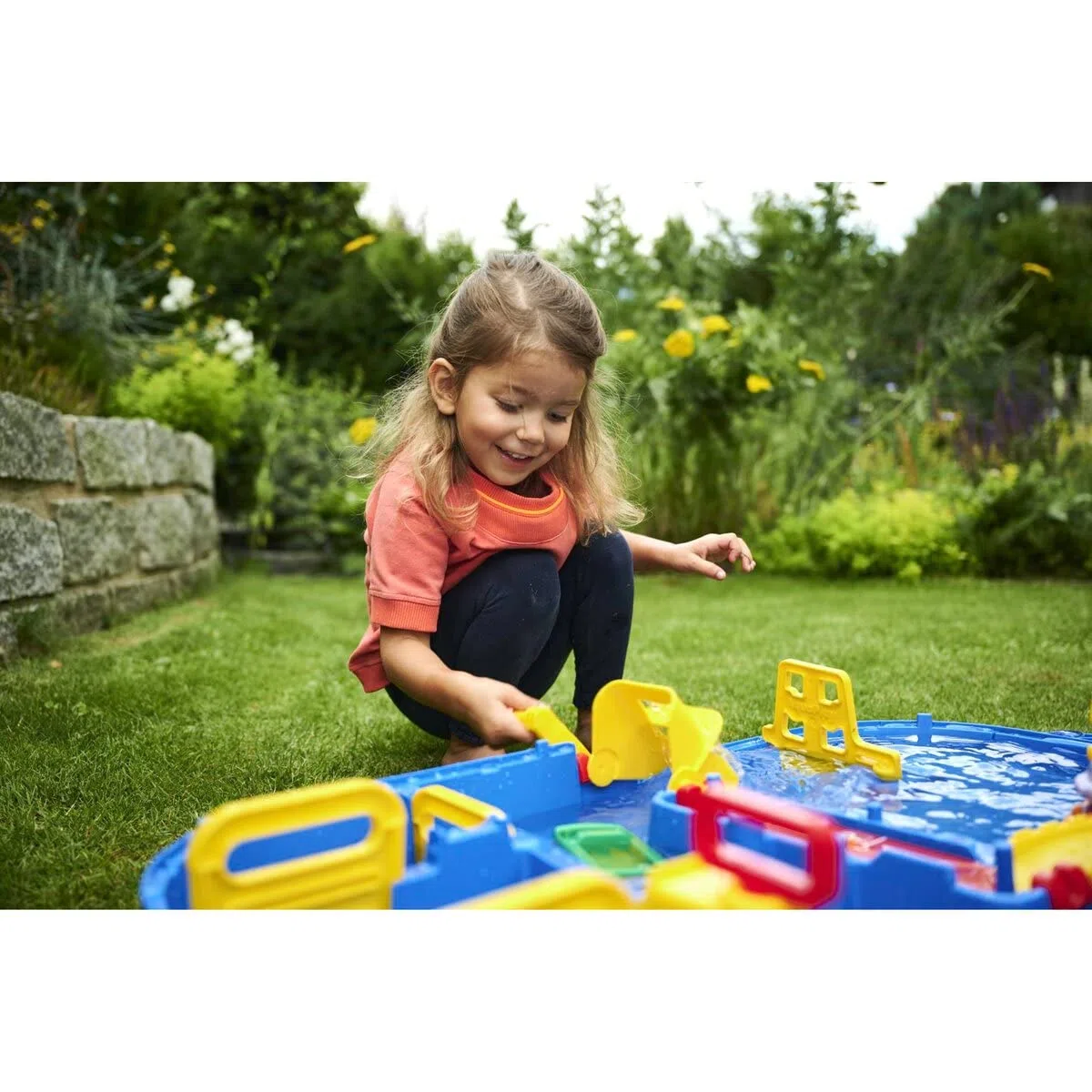 AquaPlay - Superset - Wasserbahn mit vielen Spielfunktionen bestehend aus 41 Teilen, Spieleset inklusive 1 Hippo Wilma, Amphibienauto und Transportboot mit 2 Containern für Kinder ab 3 Jahren