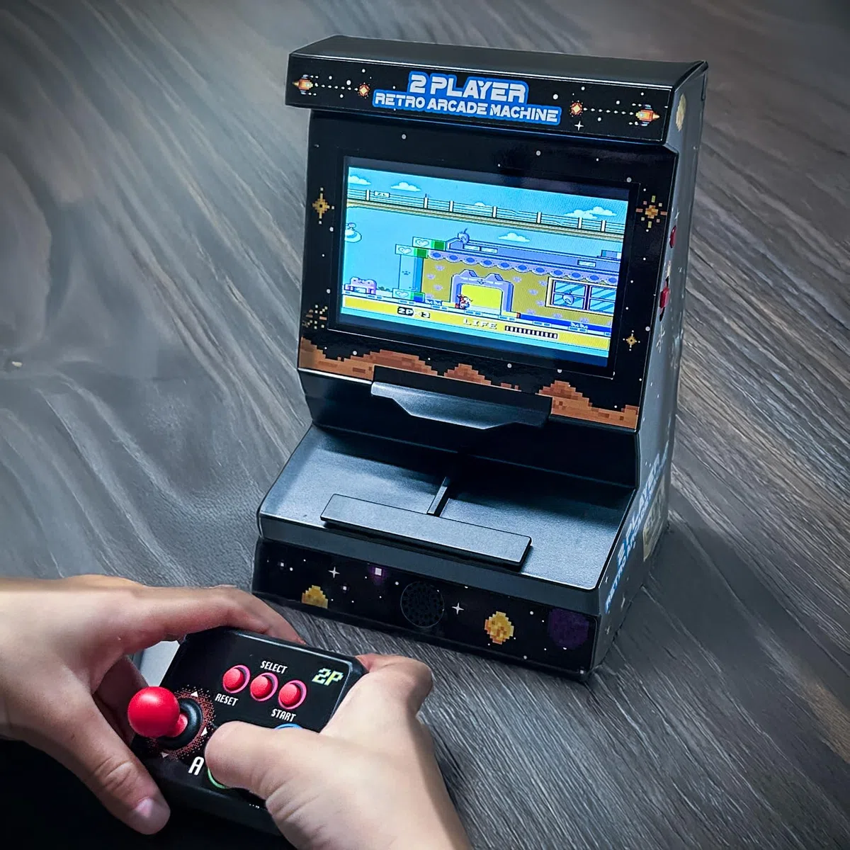 Mini Arcade Machine mit 300 Retro-Spielen – Wireless 2 Spieler Arcade Automat Mini – Handheld Retro Spielekonsole mit TV-Anschluss & 4,3” Farbdisplay – tragbare Mini Spielautomat Konsole