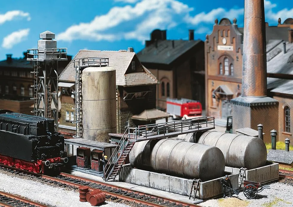 FALLER 120157 - Öllager mit Dieseltankstelle und Ölkran, Divers