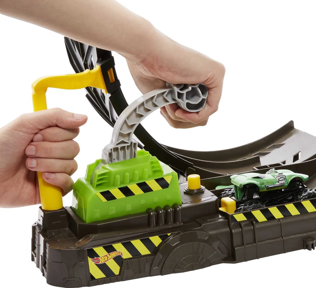 Hot Wheels HBH70 - Monster Trucks Looping-Challenge Spielset mit 1 Monster Truck und 1 Hot-Wheels-Fahrzeug im Maßstab 1:64, Spielzeug Autorennbahn für Kinder von 4 bis 8 Jahre