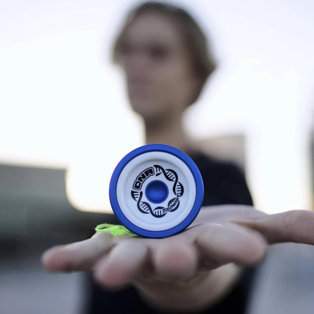YoYo Factory DNA Jo jo – Metall Profi JoJo mit Leerlauf und Kugellager – Yoyo für DNA-Tricks – Spielzeug für Kinder & Erwachsene - Galaxy