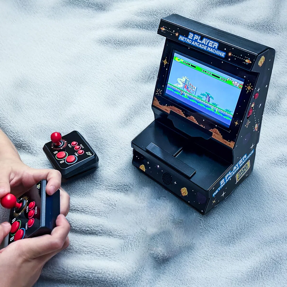 Mini Arcade Machine mit 300 Retro-Spielen – Wireless 2 Spieler Arcade Automat Mini – Handheld Retro Spielekonsole mit TV-Anschluss & 4,3” Farbdisplay – tragbare Mini Spielautomat Konsole